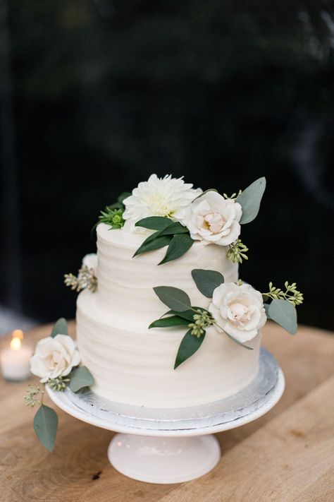 Wedding Cake Two Tier, Dessert Photos, Backyard Tent, Wedding Cake Images, Intimate Backyard Wedding, Inside Weddings, Small Wedding Cakes, Classic Wedding Cake, Wedding Sweets