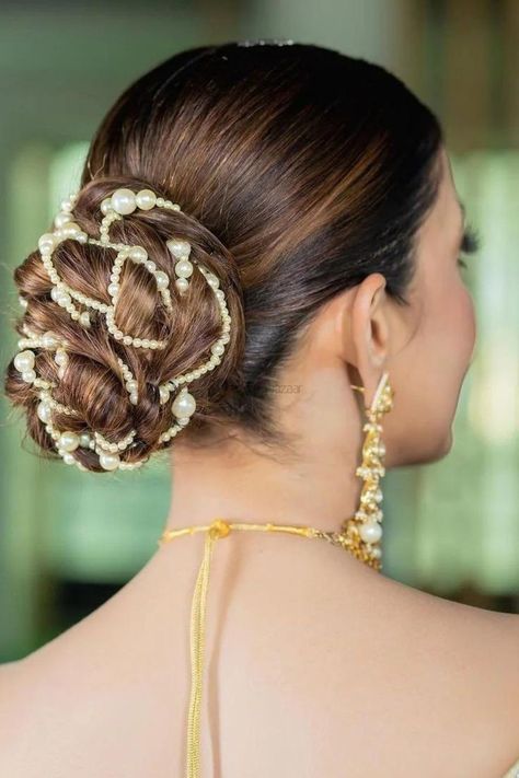 Wedding Hairstyles For Mother, Hairstyles For Engagement, Hairstyle For Brides, Engagement Hairstyle, Lehenga Look, Semi Formal Hairstyles, Lehenga Hairstyles, Stylish Ponytail, Pretty Braids