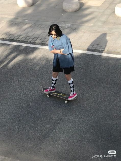 Pics With Skateboard, Skater Pics, Japan Ootd, Skater Girl Aesthetic, Aesthetic Skater, Jing Jing, Skateboarding Aesthetic, Girl Skater, Filipino Girl