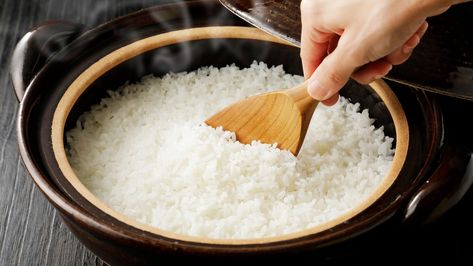 You can try adding spices to bring more flavor to your white rice, but one of the simplest ways to do so is with an easy ingredient substitution. Best Sushi Rice, Rice Brands, Rice On The Stove, Rice Varieties, Leftover Rice, Best Sushi, Chicken Breast Recipes Healthy, Cocktail Ingredients, How To Cook Rice