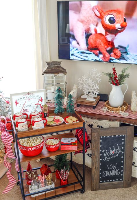 Christmas Movie Night Bar Cart - BentleyBlonde Movie Night Bar, Bowl Of Popcorn, Christmas Movie Night, Kids Christmas Party, Christmas Dessert, Welcome Friends, Christmas Inspo, Big Bowl, Christmas Movie