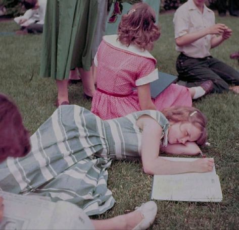 50s Aesthetic, 60s Aesthetic, Alfred Eisenstaedt, Vintage School, Vintage Americana, Vintage Life, Vintage Portraits, 1950s Fashion, Vintage Pictures