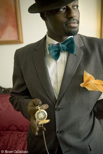 Gosh, I just love a dandy!!! Bandleader Dandy Wellington, photographed by Rose Callahan in Harlem, NYC, Feb 20, 2010 Victorian Dandy Aesthetic, Black Dandy Style, Jazz Clothes, Dapper Fitted Standard Tie, Dandy Sweatshirt, Dandy Wellington, Victorian Dandy, Harlem Nyc, Colourful Fashion