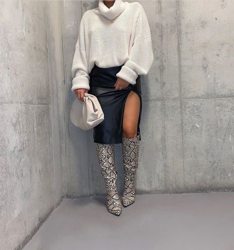 Snake Print Boots Outfit Winter, Outfit Ideas With Snakeskin Boots, Snakeskin Boots Outfit, Print Boots Outfit, Boots Ootd, Snake Skin Boots, Over The Knee Boot Outfit, Fall Boots Outfit, Winter Boots Outfits