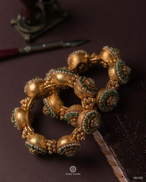 Antique Gold Bracelet, Bridal Jewellery Inspiration, Delicate Gold Jewelry, Antique Necklaces Design, Designers Jewelry Collection, New Gold Jewellery Designs, Indian Bridal Jewelry Sets, Antique Jewellery Designs, Heritage Jewellery