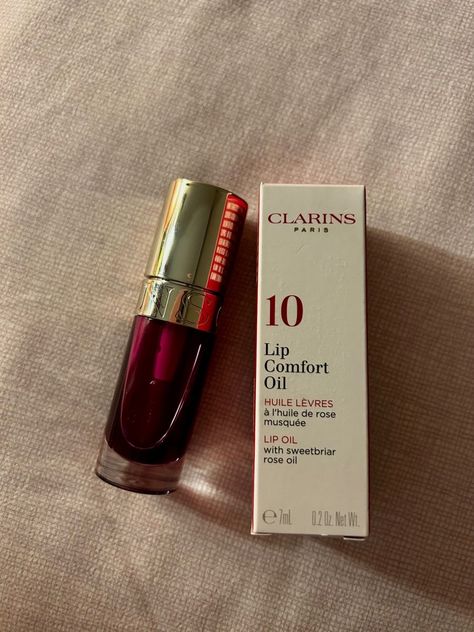 Clarins Lip Oil, Makeup Accesories, Fancy Makeup, Foto Baby, Rose Oil, Makeup Items, Makeup Essentials, Pretty Makeup, Lip Oil