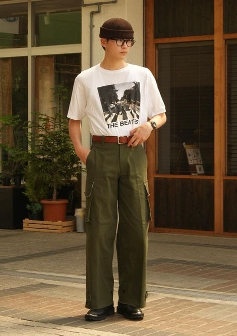 Mens Wide Pants Outfit, Normal Outfits Simple Men, 90s Japanese Streetwear Men, Painter Outfit Men, Graphic Tee Mens Outfit, 90s Japanese Street Fashion Men, Japanese Street Fashion Men Summer, 90s Fashion Philippines, Green Top Outfit Men