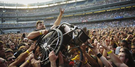 Humanity Photography, Disabled Dog, Heartwarming Photos, Instant Karma, Faith In Humanity Restored, Ticket Sales, Humanity Restored, Acts Of Kindness, Evanescence