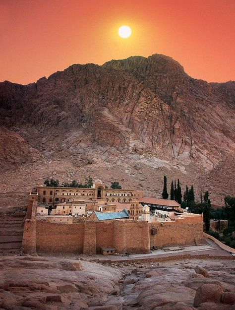 Mount Sinai Egypt, Saint Catherine's Monastery, Mecca Madinah, Saint Catherine, Mount Sinai, African Royalty, St Catherine, Egypt Travel, Natural Scenery