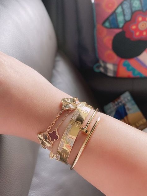 Gold Bracelets Stacked, Van Cleef And Arpels Jewelry, Expensive Jewelry Luxury, Behati Prinsloo, Wrist Jewelry, Luxe Jewelry, Dope Jewelry, Jewelry Fashion Trends, Classy Jewelry