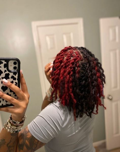 Skunk Stripe With Locs, Under Color Locs, Red Locs Natural Hair, Dyed Hair Inspiration Locs, Hair Dye Ideas Locs, Color Combos For Locs, Short Locs Color Ideas, Loc Hair Dye Ideas, Hair Color Ideas Locs