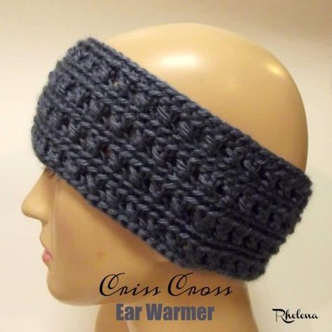 FREE criss cross crochet ear warmer pattern. This ear warmer pattern has a nice stretch for a comfortable fit. This crochet ear warmer adjusts to any size. Crochet Earwarmers, Picot Crochet, Headbands Crochet, Ear Warmer Pattern, Crochet Ear Warmer Pattern, Crochet Headband Free, Crochet Headband Pattern Free, Crochet Beanies, Crochet Headbands