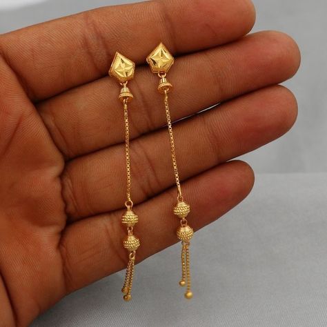 Gold sui dhaga earrings Daily Use Gold Earrings, Gold Indian Earrings, Sui Dhaga Earrings, Gold Neck Chain, 22 Carat Gold Jewellery, Bridal Jewels, Antique Necklaces Design, Modern Gold Jewelry, Long Gold Earrings