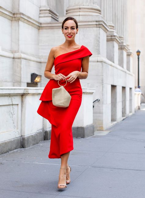 Sydne Style wears elliatt red one shoulder dress for holiday dress ideas #red #reddress #redlipstick #holidaydresses @sydnesummer Red Carpet Party Outfit, Red Carpet Party Dress, Party Dress Inspiration, Red Carpet Dress, Carpet Dress, Red Carpet Outfits, 파티 드레스, Theme Dress, Dress Attire