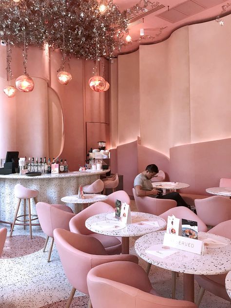 Pink Wonderland, Pink Cafe, Decoration Vitrine, Kitchen Glass, Design Blogs, Coffee Shop Design, Cafe Interior Design, Beautiful Interior Design, Got To Be