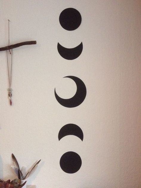 Random Wall Painting Ideas, Moon Phases Diy Wall Art, Moon Phases Room Decor, Moon Phases Wall Decor, Phases Of Moon Art, Moon Wall Decoration, Moon Phases Drawing Simple, Moon Wall Painting Bedrooms, Moon Painting On Wall