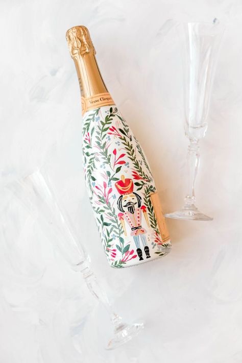 This winter wedding inspiration hung the mistletoe for us, and we can’t get enough of every last sugar plum detail ❤️🎄✨ Nutcracker Wedding, Custom Champagne Bottle, Christmas Champagne, Poppin Bottles, Hand Painted Wine Bottles, Hand Painted Bottles, Painted Bottle, Christmas Wine Bottles, Painted Wine Bottles