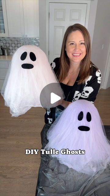 Tulle Ghost, How To Make Ghosts, Spooky Crafts, Mark Mothersbaugh, Diy Tulle, Easy Diy Halloween Decorations, Ghost Diy, Diy Halloween Projects, Crafts Halloween