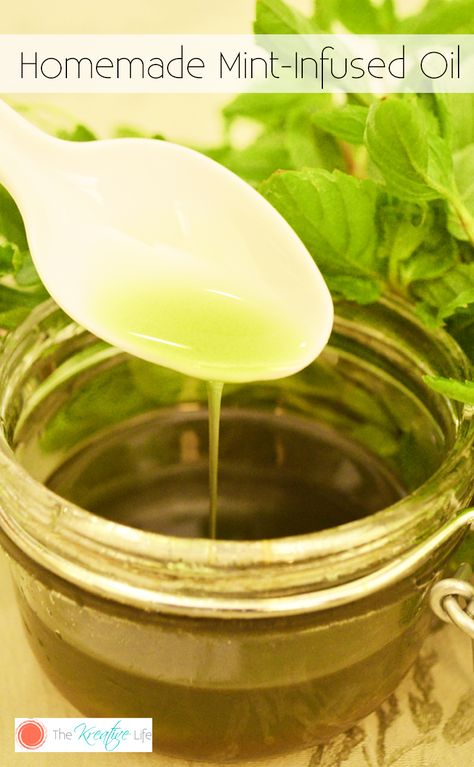 How to Make Mint-Infused Oil Mint Oil Diy, How To Make Mint Oil, Homemade Peppermint Oil, Mint Essential Oil Diy, Mint Oil Recipe, Mint Infused Oil, How To Make Spearmint Essential Oil, Diy Canning, Natural Laundry Detergent