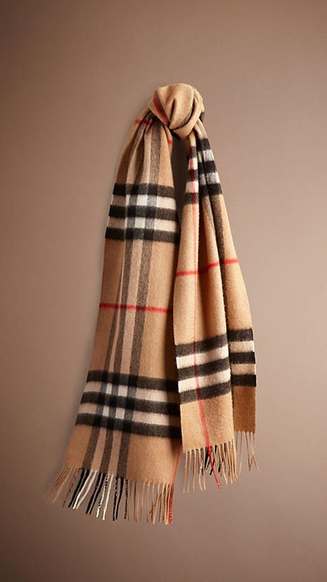 #Burberry Burberry Christmas, Boots Inspiration, Scarf Burberry, Burberry Classic, Burberry Scarf, Woven Scarves, British Outfits, Cashmere Shawl, Burberry Handbags