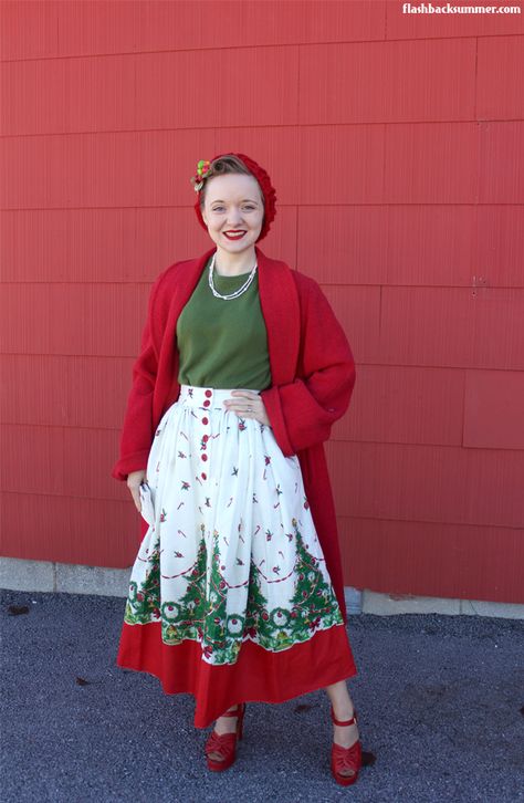 Vintage Christmas Novelty Skirt Vintage Skirts 1950s, Vintage Skirt Outfit, Chinese New Year Outfit, Vintage Christmas Dress, Christmas Skirt, Outfit Christmas, Vintage Lifestyle, New Years Outfit, 1950s Style