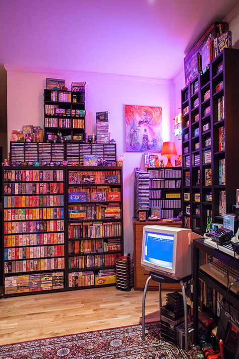 Retro Gamer Room, Gamer Room Ideas, Retro Game Room, Video Game Themed Bedroom, Video Game Organization, 90s Room, Nerd Room, Retro Games Room, Gaming Rooms