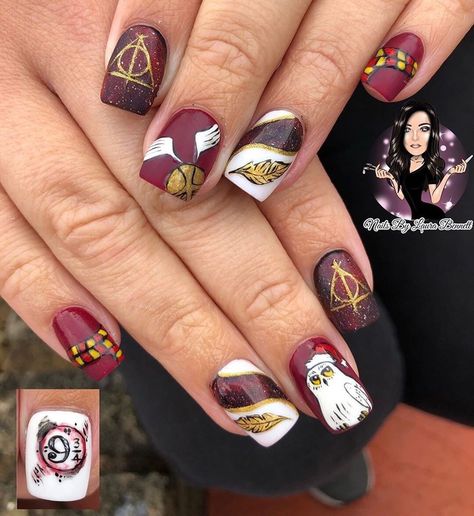 Muggle Style on Instagram: “@laurabsnails definitely put a lot of thought and character into this gorgeous Harry Potter Christmas nail set! Peep that adorable Hedwig…” Christmas Nail Set, Harry Potter Nails Designs, Hogwarts Oc, Potter Nails, Harry Potter Nail Art, Character Nails, Band Trip, Harry Potter Nails, Potter Wallpaper