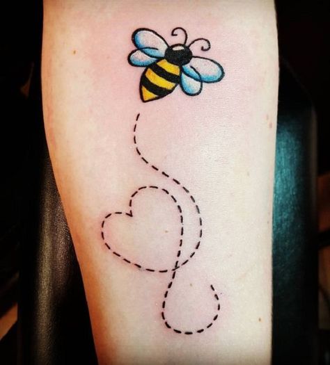 Cute Little Bee With Heart. As bee depicts love and affection, this tattoo is perfect for all the guys who are in love. Cute Bee Tattoo, Bee Tattoo Meaning, Bee Tattoo Ideas, Queen Bee Tattoo, Small Bee Tattoo, Honey Bee Tattoo, Bumble Bee Tattoo, Cartoon Bee, Best Tattoos For Women