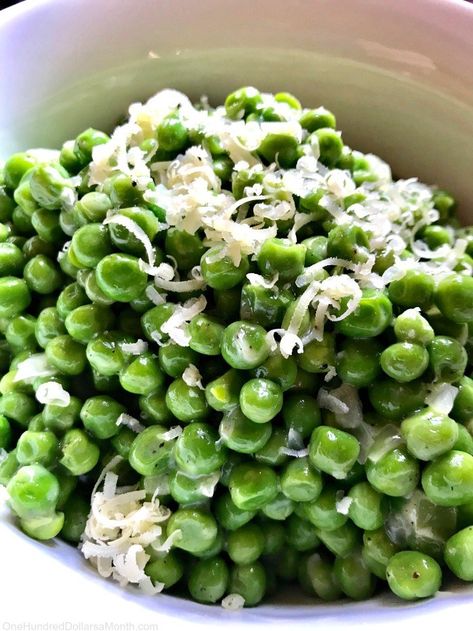 Easy Parmesan Peas Recipe - One Hundred Dollars a Month Parmesan Peas, Hamburger Side Dishes, Green Peas Recipes, Side Dishes For Ham, Peas Recipe, Holiday Ham, Meat Dinners, Pea Recipes, Ree Drummond