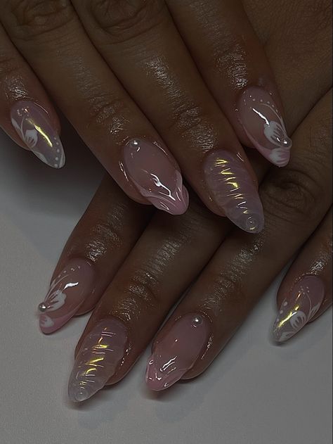 Neutral Bday Nails, Simple Nails Pearl, Pastel Nail Ideas Acrylic, White Chrome Design Nails, First Time Nails Ideas, Birthday Nails Minimalist, Black Ethereal Nails, Gel Nails Ideas Short Chrome, Nails With Clear Design