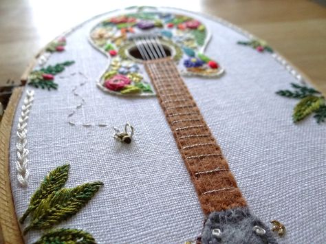 Cross Stitch Needles, About Music, Needlework Embroidery, Embroidery On Clothes, Guitar Music, Hand Embroidery Stitches, Embroidery Hoop Art, Embroidery Inspiration, Hand Embroidery Designs