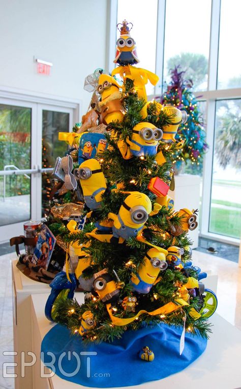 Minion tree from EPBOT: Festival of Trees 2015, AKA, The Best Christmas Tree Ideas To Steal! Christmas Tree Decorations Themes, Disney Christmas Diy, Deco Disney, Minion Christmas, Festival Of Trees, Best Christmas Tree, Christmas Tree Decorating Themes, Creative Christmas Trees, Unique Christmas Trees