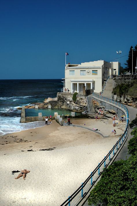 Coogee Beach Sydney, Surf Lifesaving, Club Building, Coogee Beach, Sydney Beaches, Surf Club, Beach Surf, Beach Swim, Sydney Australia