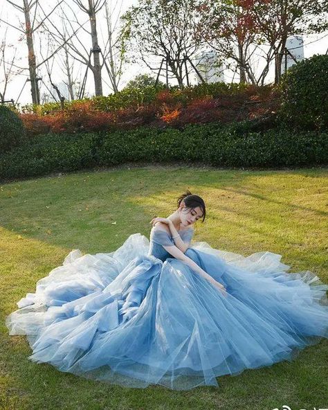 Pre Debut Photoshoot, Poofy Prom Dresses, Princess Shot, Debut Gowns, Fairytale Photoshoot, Quinceanera Photoshoot, Debut Photoshoot, Debut Ideas, Quinceanera Photography