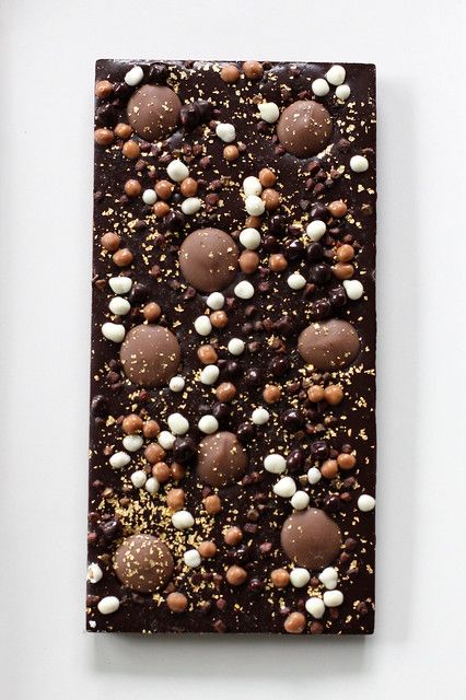 Decorated Chocolate Bars, Diy Chocolate Bars, Custom Chocolate Bars, Chocolate Bar Design, Homemade Chocolate Bars, Chocolate Bark Recipe, Chocolate Slabs, Honey Chocolate, Chocolate Dreams