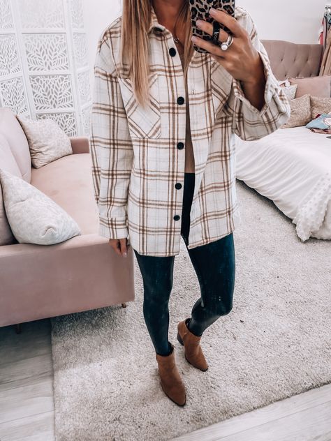 White And Brown Flannel Outfit, Cream Plaid Shirt Outfit, Target Flannel Outfits, Light Flannel Outfits, Light Brown Flannel Outfit, Beige Flannel Outfits, Blue Flannel Outfit Women, Womens Flannel Outfit, Womens Flannel Shirt Outfits