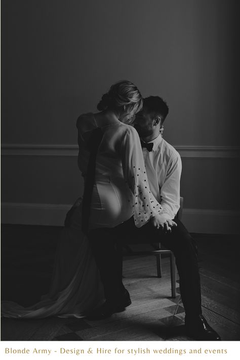 Tattoo Couples, Wedding Fotos, Wedding Portrait Poses, Wedding Picture Poses, Wedding Couple Poses, Couple Picture Poses, Wedding Photos Poses, Couple Photoshoot Poses, Foto Poses