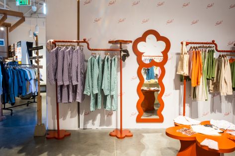 Shop Playful Summer Styles at Lisa Says Gah’s Pop-Up Kids Clothing Store Design, Art Fair Display, Uniqlo Kids, Fashion Bazaar, Clothing Store Design, Fred Segal, Lisa Says Gah, Diy Fashion Clothing, Rack Design