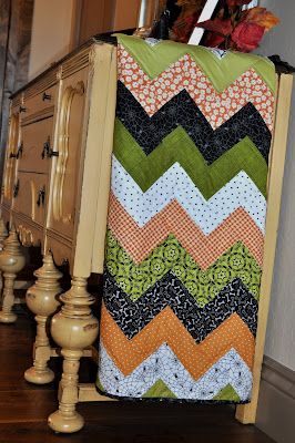 The Little Fabric Blog: Halloween Chevron Quilt Tutorial Chevron Tutorial, Chevron Quilt Tutorials, Chevron Quilts, Quilt Halloween, Halloween Quilt Patterns, Girls Bed, Fall Quilt, Chirstmas Decor, Halloween Quilt