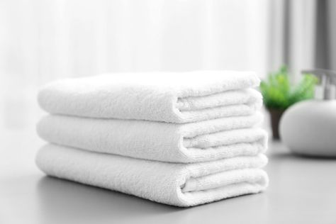 Step away from the fabric softener! Freshen Towels, Musty Towels, Miracle Cleaner, Cottagecore Kitchen, Best Bath Towels, Washing Towels, White Laundry, Liquid Fabric Softener, Soft Bath Towels