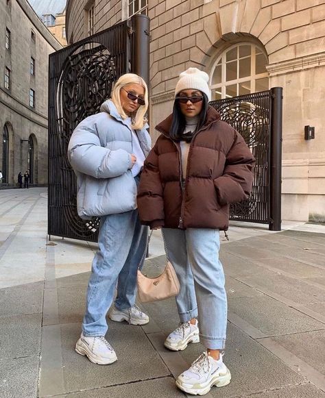 👜 on Twitter: "Puffer jacket season… " Puffer Jacket Outfit, Skater Girl Outfits, Outfit Jeans, Streetwear Fashion Women, Outfits Winter, Mode Inspo, Looks Chic, 가을 패션, Winter Fashion Outfits