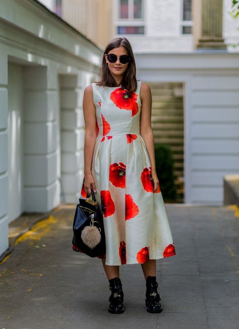 A pretty poppy-print dress for any cocktail event | For more style inspiration visit 40plusstyle.com Poppy Outfit, Poppy Print Dress, Women Over 40 Fashion, Olive Clothing, Poppy Color, Philip Lim, Chic Summer Outfits, Radio Host, Poppy Print