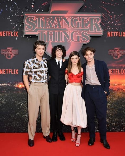 Stranger Things Joe Keery, Finn Wolfhard, Natalia Dyer and Charlie Heaton at the "Stranger Night Paris" at Le Grand Rex, Steve, Mike, Nancy, Jonathan, Season 3 Natalia Charlie, Nancy Jonathan, Natalia Dyer And Charlie Heaton, Stranger Things Bts, Stranger Things Joe Keery, Starnger Things, Charlie Heaton, Joe Kerry, Stranger Things Premiere