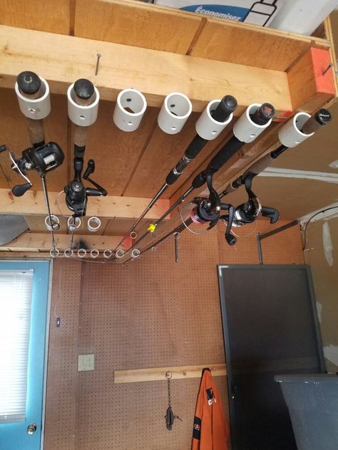 Garage Fishing, Diy Fishing Rod Holder, Fishing Pole Rack, Fishing Pole Storage, Diy Fishing Rod, Fishing Gear Storage, Fishing Pole Holder, Garage Organization Tips, Fishing Storage