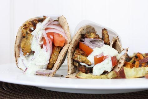 Tempeh Gyros Protein Options, Vegan Sandwich Recipes, Greek Gyros, Vegetarian Protein Sources, Chicken Shawarma Recipe, Gyro Recipe, Vegan Greek, Shawarma Recipe, Tempeh Recipes