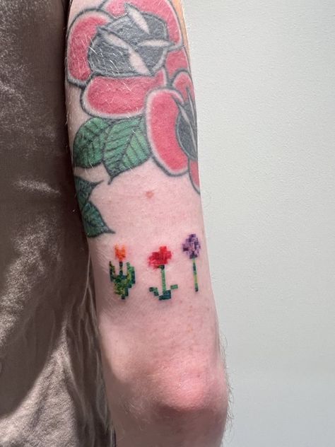 Edgy Cute Tattoos, Genuine Tattoo, Minecraft Flowers, Minecraft Tattoo, Neck Tattoo Women, Best Friends Tattoo, Simple Cat Tattoo, Tattoo Ideas Minimalist, Tattoo Couples