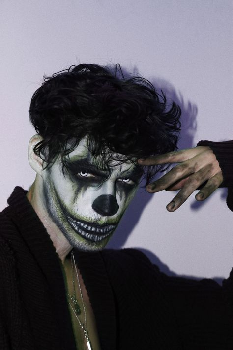 Guy Zombie Makeup, Clown Makeup Looks Men, Men’s Clown Makeup Scary, Cool Halloween Face Paint Ideas, Scary Costume Makeup, Mens Scary Clown Makeup, Scary Clown Makeup Ideas Men, Clown Makeup Men Scary, Cool Halloween Makeup Men