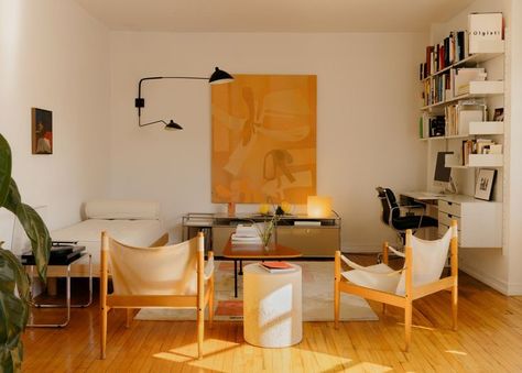 Bauhaus Interior, Simple Dining Table, Japandi Home, Popular Interior Design, Brooklyn Apartment, Bauhaus Style, A Living Room, Eames Lounge Chair, Large Painting