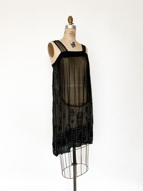 ANTIQUE VINTAGE 1920S Sheer Beaded Silk Flapper Slip Dress S $168.00 - PicClick 1920s Slip Dress, Black Flapper Dress, Lace Capelet, Gatsby Costume, Beaded Flapper Dress, Wild Party, Chiffon Lace Dress, Art Deco Dress, Sheer Gown