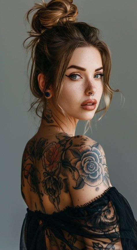 Woman With Tattoos Photography, Tattooed Woman Aesthetic, Tattoed Women Aesthetic, Tattoo Model Photography, Tattoo Photoshoot Ideas, Woman Portrait Tattoo, Reference Tattoo, Tattoo Photoshoot, Female Tattoo Models